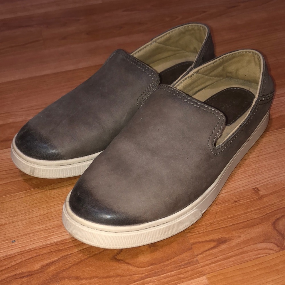 OluKai Leather Slip On Size 6